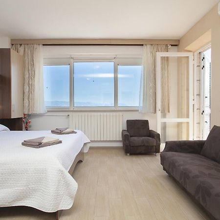 Guest House Lovric لومباردا الغرفة الصورة