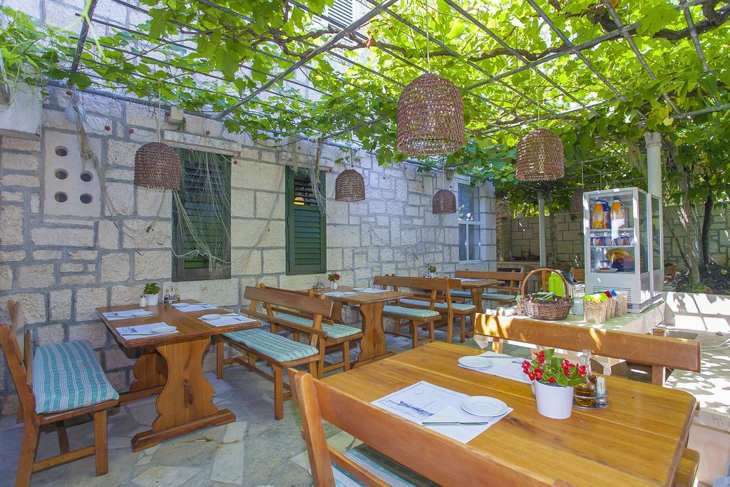 Guest House Lovric لومباردا المظهر الخارجي الصورة